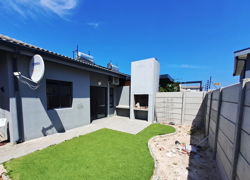 2 Bedroom Property for Sale in Parklands North Western Cape